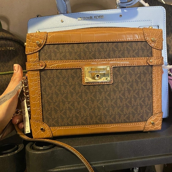 "SOLD" NEW MK SMALL TRUNK CROSSBODY BAG - Picture 1 of 5